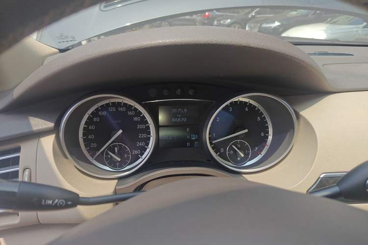 Used Mercedes-Benz R-Class 2014 R 400 4MATIC Luxury Model Instrument Cluster