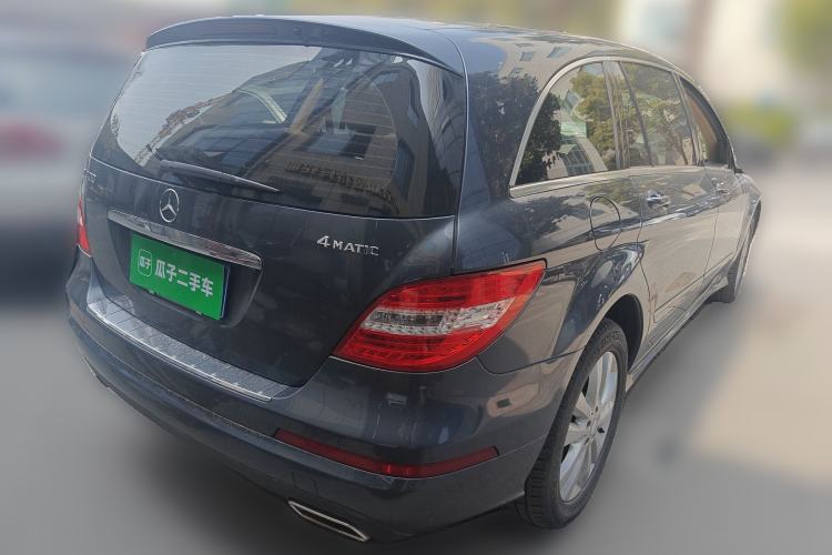 Used Mercedes-Benz R-Class 2014 R 400 4MATIC Luxury Model Rear Right 45 Deg