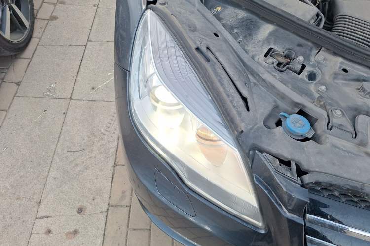 Used Mercedes-Benz R-Class 2014 R 320 4MATIC Luxury Model Right Front Headlight