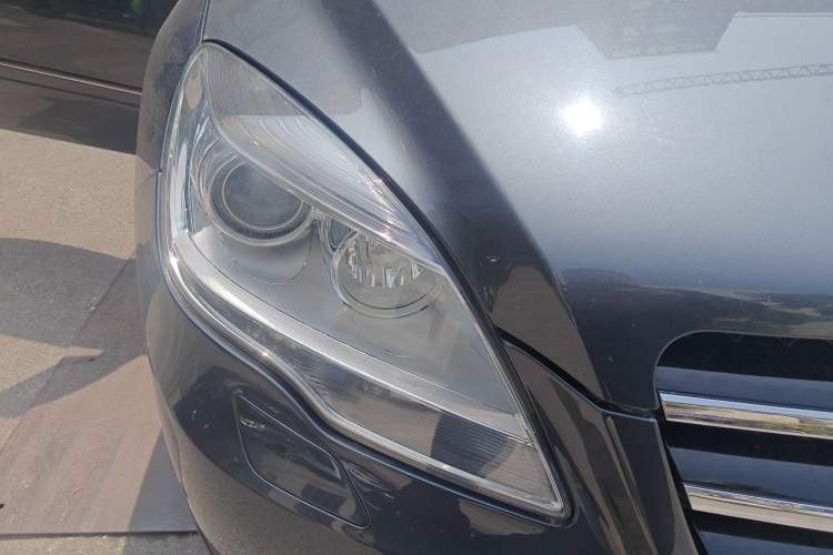 Used Mercedes-Benz R-Class 2014 R 400 4MATIC Luxury Model Right Front Headlight