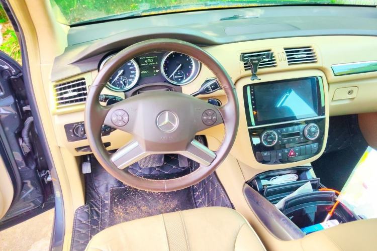 Used Mercedes-Benz R-Class 2014 R 400 4MATIC Business Model Steering Wheel