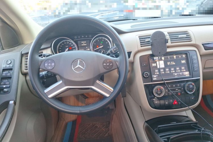 Used Mercedes-Benz R-Class 2014 R 320 4MATIC Luxury Model Steering Wheel