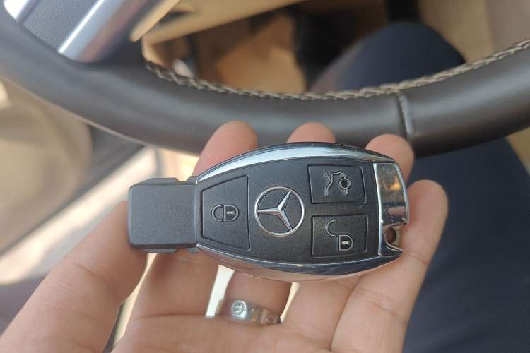 Used Mercedes-Benz R-Class 2014 R 400 4MATIC Luxury Model Vehicle Key