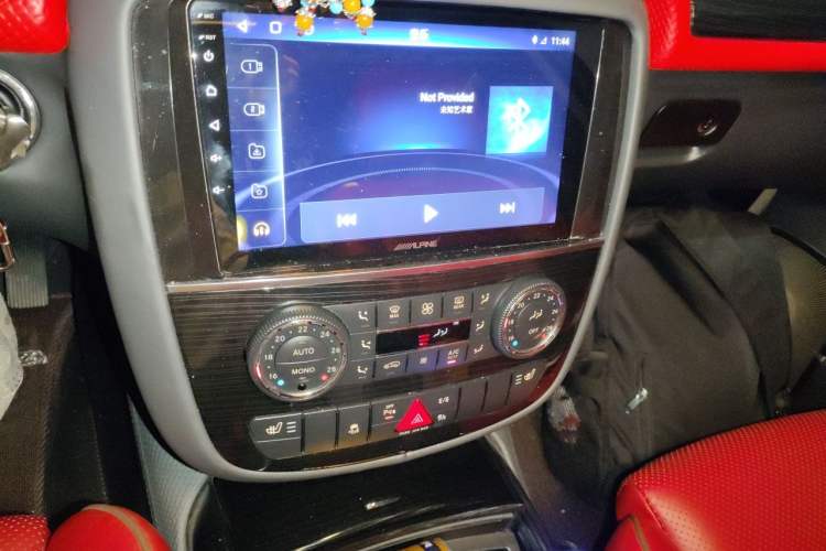 Used Mercedes-Benz R-Class 2014 R 400 4MATIC Business Model Audio And AC Panel