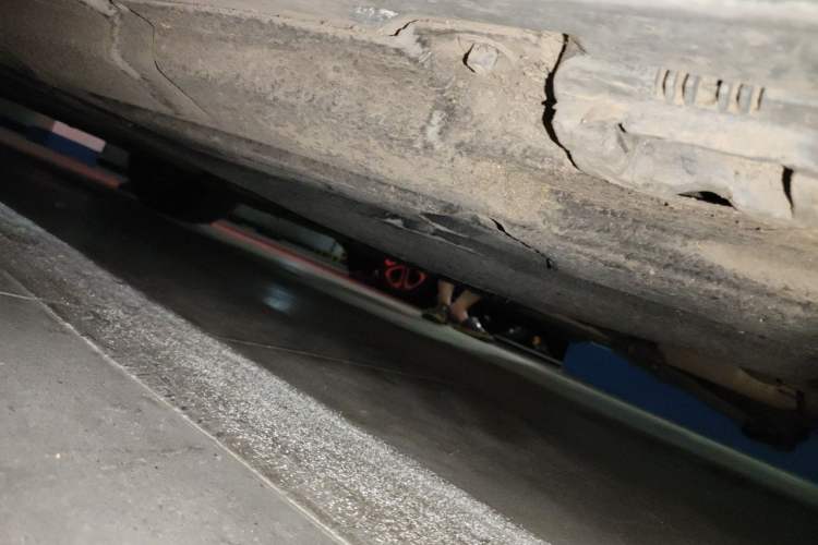 Used Mercedes-Benz R-Class 2014 R 400 4MATIC Business Model Chassis Front Right