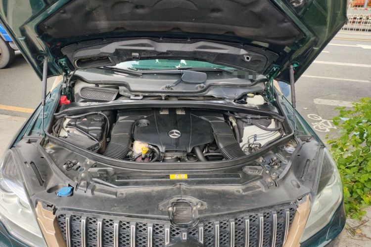 Used Mercedes-Benz R-Class 2014 R 400 4MATIC Business Model Engine Bay
