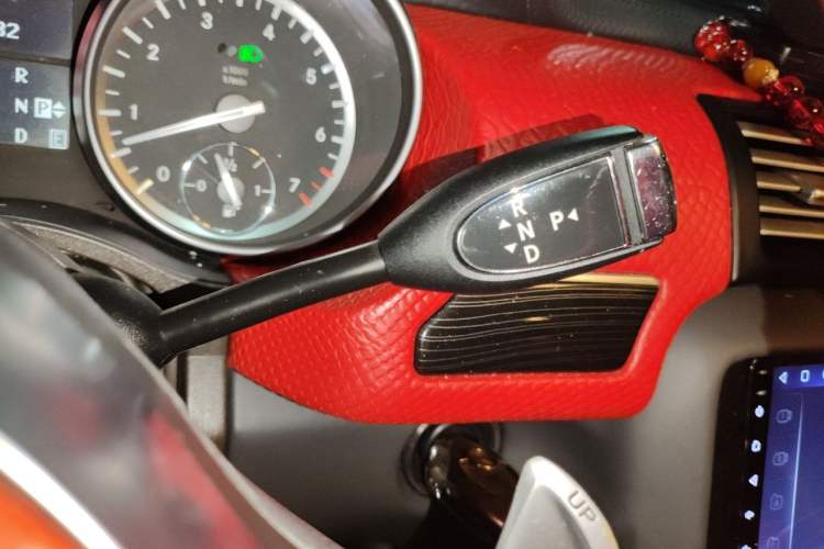 Used Mercedes-Benz R-Class 2014 R 400 4MATIC Business Model Gear Lever