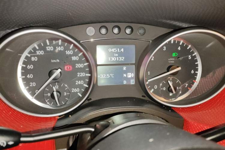Used Mercedes-Benz R-Class 2014 R 400 4MATIC Business Model Instrument Cluster