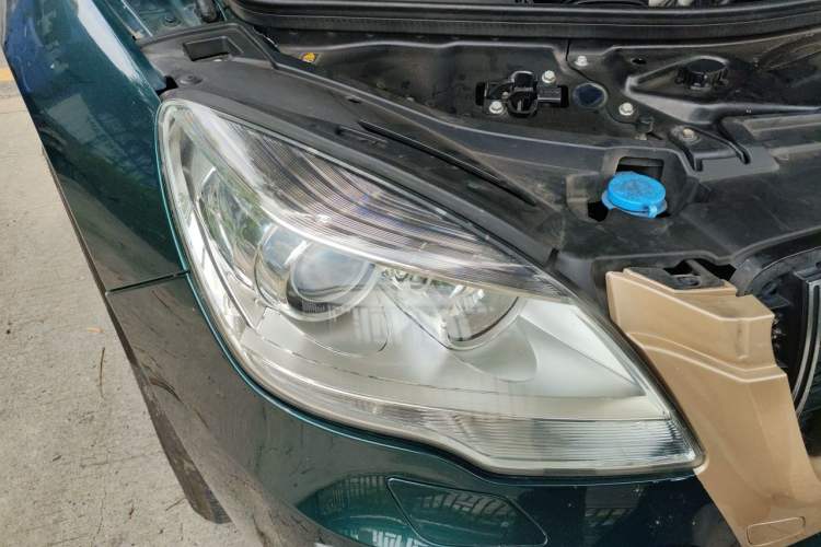 Used Mercedes-Benz R-Class 2014 R 400 4MATIC Business Model Right Front Headlight