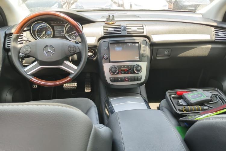 Used Mercedes-Benz R-Class 2014 R 320 4MATIC Business Model Center Console
