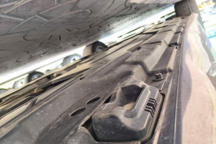 Used Mercedes-Benz R-Class 2014 R 320 4MATIC Business Model Chassis Rear Left