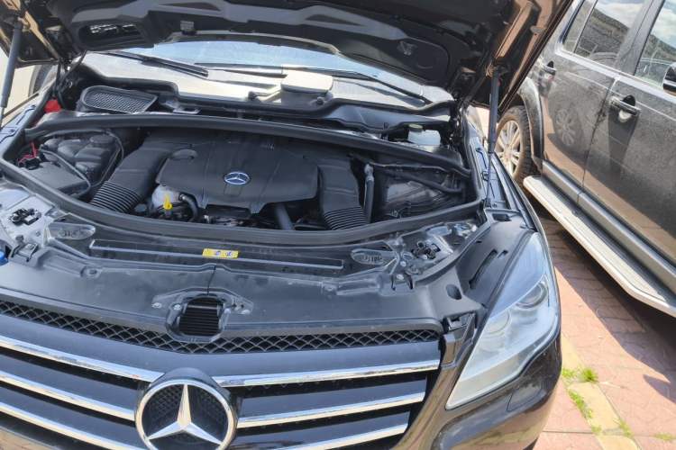 Used Mercedes-Benz R-Class 2014 R 320 4MATIC Business Model Engine Bay Left