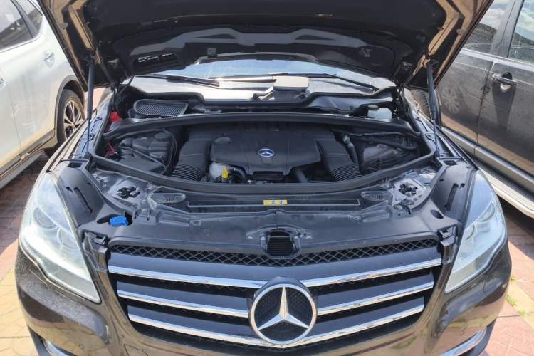 Used Mercedes-Benz R-Class 2014 R 320 4MATIC Business Model Engine Bay
