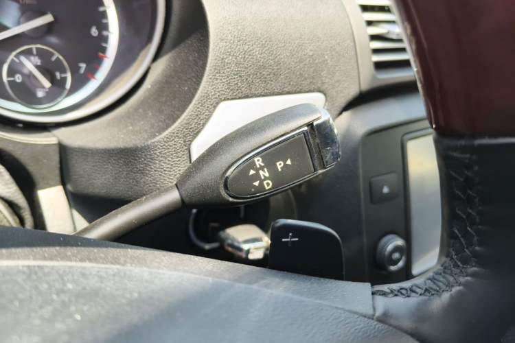 Used Mercedes-Benz R-Class 2014 R 320 4MATIC Business Model Gear Lever