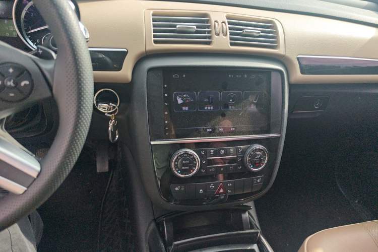 Used Mercedes-Benz R-Class 2014 R 400 4MATIC Business Model Audio And AC Panel