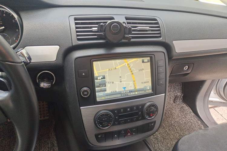 Used Mercedes-Benz R-Class 2014 R 320 4MATIC Business Model Audio And AC Panel