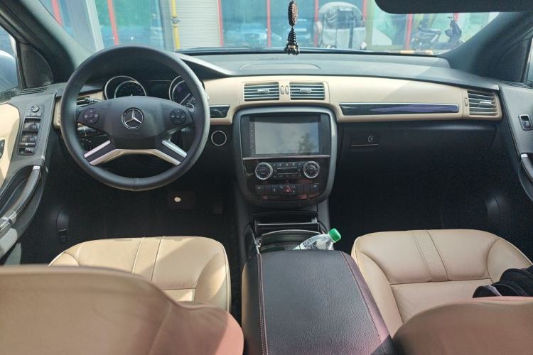 Used Mercedes-Benz R-Class 2014 R 400 4MATIC Business Model Center Console