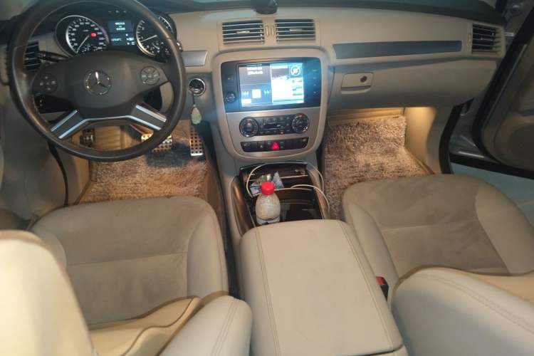 Used Mercedes-Benz R-Class 2014 R 320 4MATIC Business Model Center Console