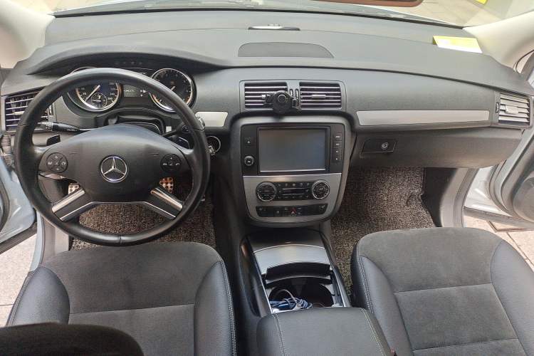 Used Mercedes-Benz R-Class 2014 R 320 4MATIC Business Model Center Console