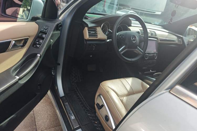 Used Mercedes-Benz R-Class 2014 R 400 4MATIC Business Model Driver Seat