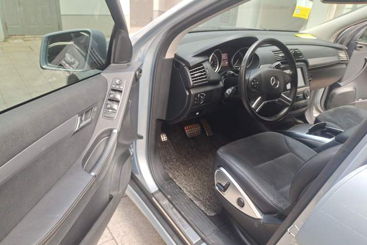 Used Mercedes-Benz R-Class 2014 R 320 4MATIC Business Model Driver Seat