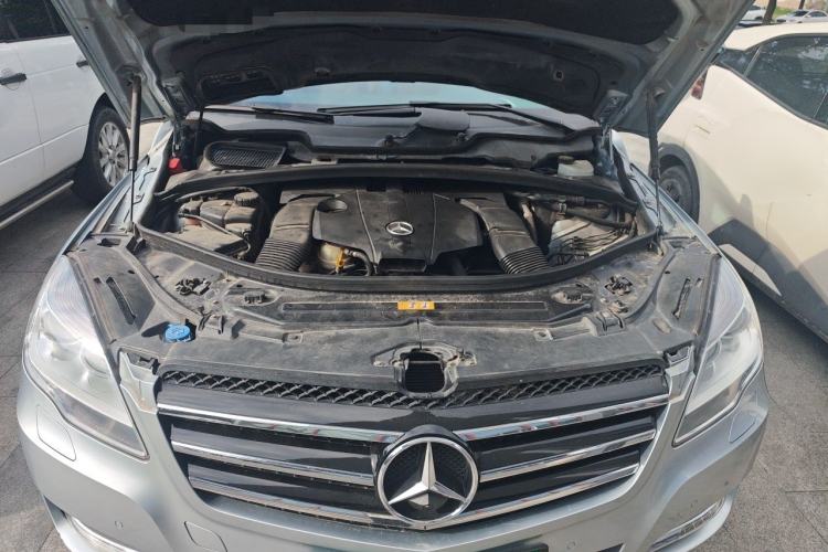 Used Mercedes-Benz R-Class 2014 R 400 4MATIC Business Model Engine Bay