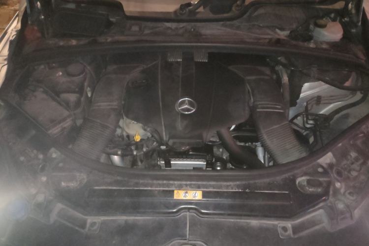 Used Mercedes-Benz R-Class 2014 R 400 4MATIC Business Model Engine Bay