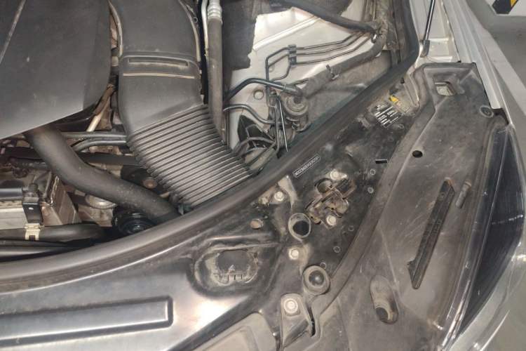 Used Mercedes-Benz R-Class 2014 R 320 4MATIC Business Model Engine Bay Left