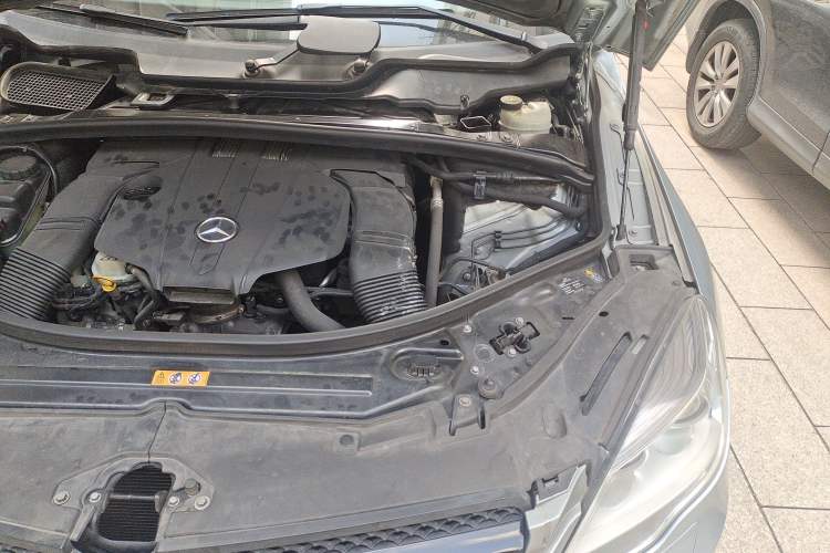 Used Mercedes-Benz R-Class 2014 R 320 4MATIC Business Model Engine Bay Left
