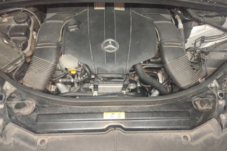 Used Mercedes-Benz R-Class 2014 R 320 4MATIC Business Model Engine Bay