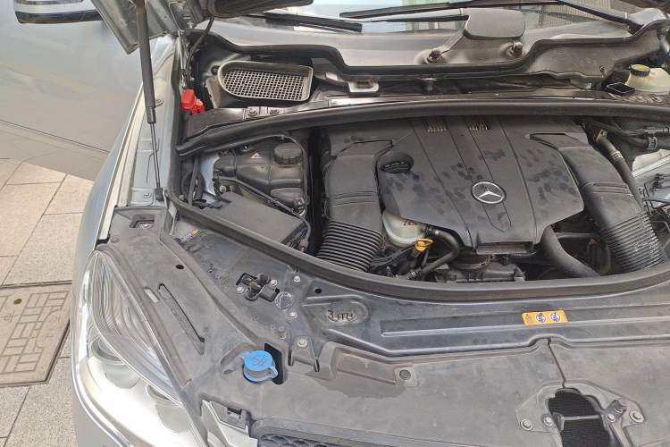 Used Mercedes-Benz R-Class 2014 R 320 4MATIC Business Model Engine Bay Right