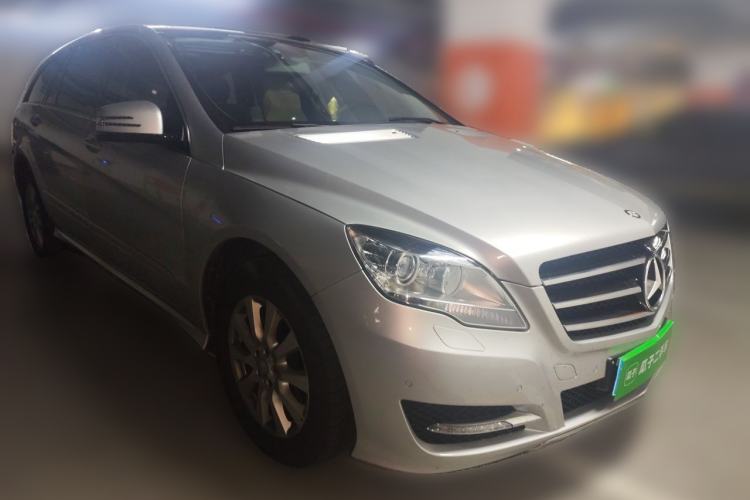 Used Mercedes-Benz R-Class 2014 R 320 4MATIC Business Model Front Right 45 Deg