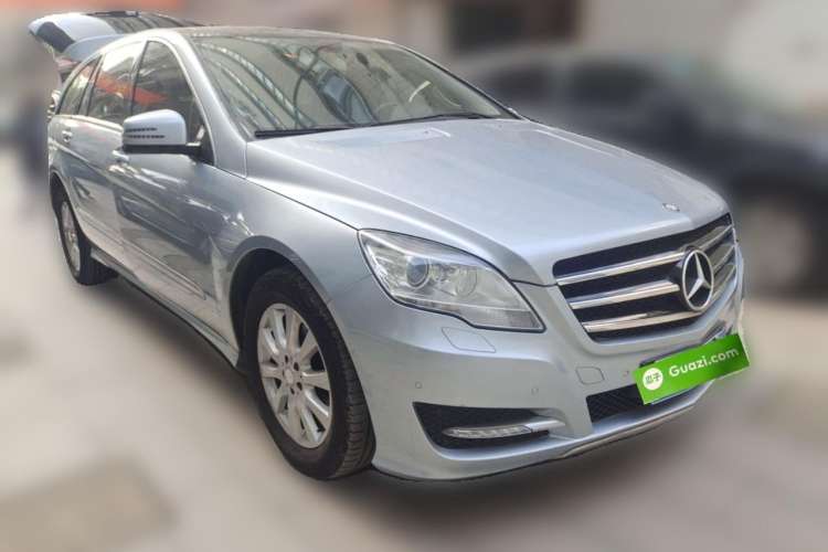 Used Mercedes-Benz R-Class 2014 R 320 4MATIC Business Model Front Right 45 Deg