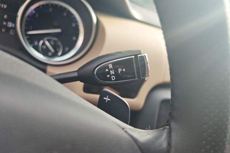 Used Mercedes-Benz R-Class 2014 R 400 4MATIC Business Model Gear Lever