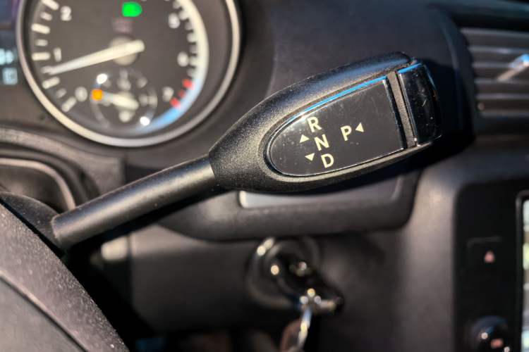 Used Mercedes-Benz R-Class 2014 R 320 4MATIC Business Model Gear Lever