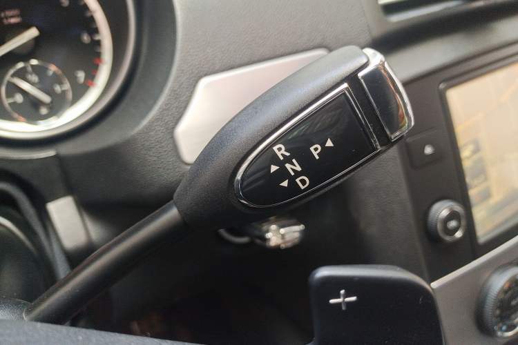 Used Mercedes-Benz R-Class 2014 R 320 4MATIC Business Model Gear Lever