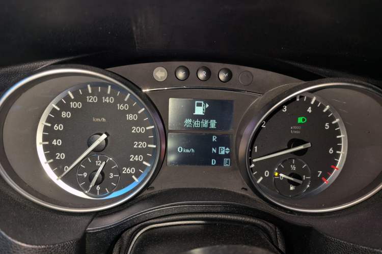 Used Mercedes-Benz R-Class 2014 R 320 4MATIC Business Model Instrument Cluster