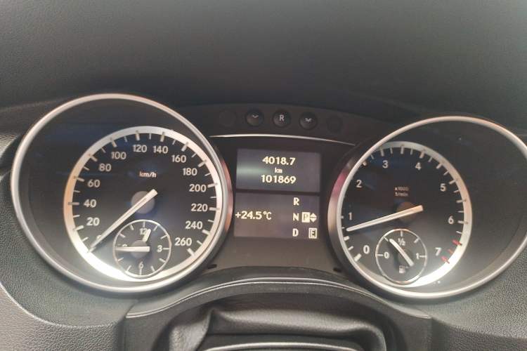 Used Mercedes-Benz R-Class 2014 R 320 4MATIC Business Model Instrument Cluster