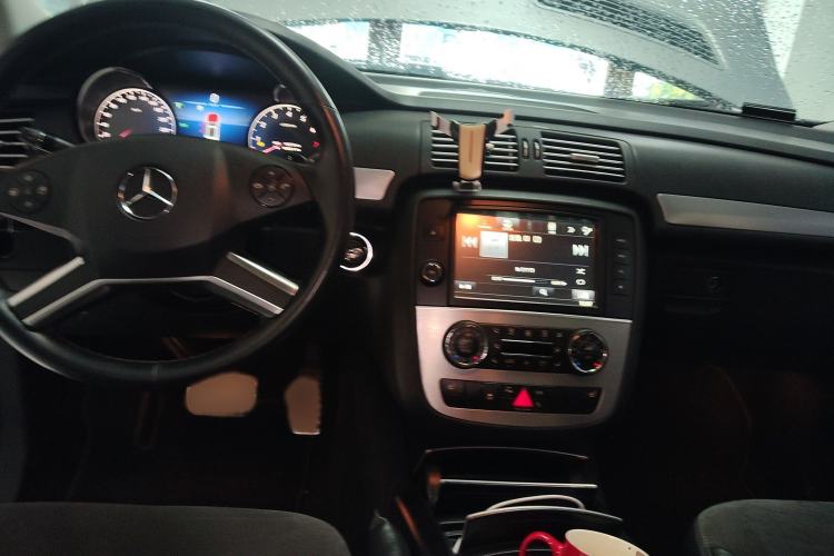 Used Mercedes-Benz R-Class 2014 R 320 4MATIC Business Model Interior 2