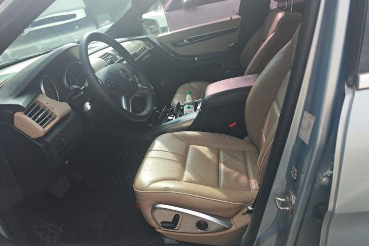 Used Mercedes-Benz R-Class 2014 R 400 4MATIC Business Model Left Front Seat