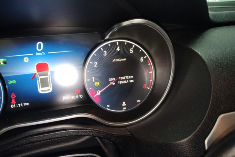 Used Mercedes-Benz R-Class 2014 R 320 4MATIC Business Model Odometer Close Up