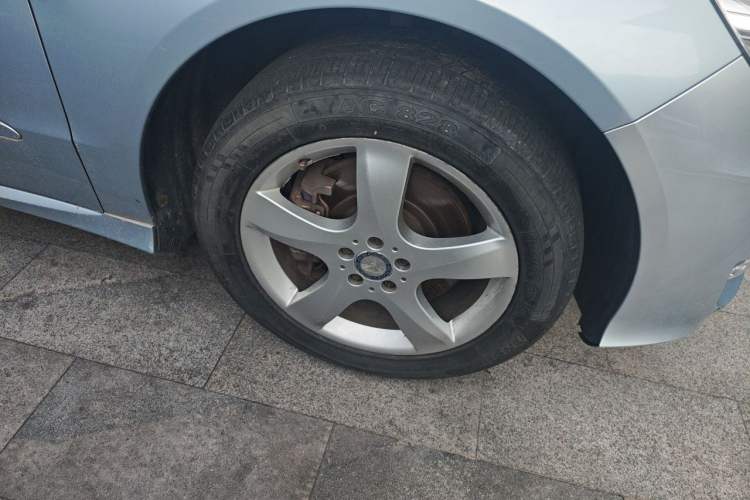 Used Mercedes-Benz R-Class 2014 R 400 4MATIC Business Model Right Front Wheel Hub