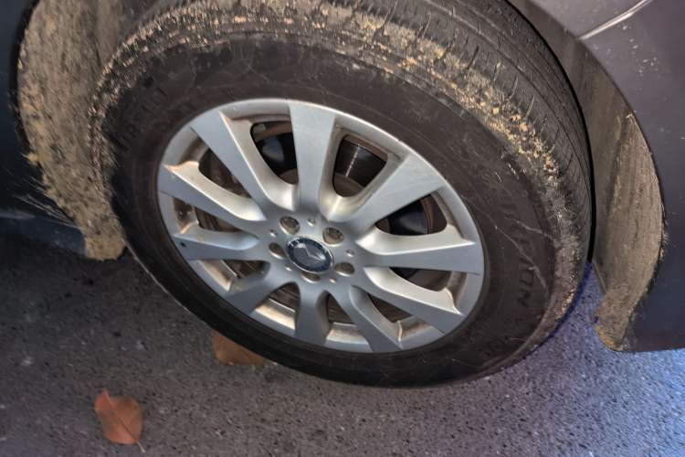 Used Mercedes-Benz R-Class 2014 R 320 4MATIC Business Model Right Front Wheel Hub