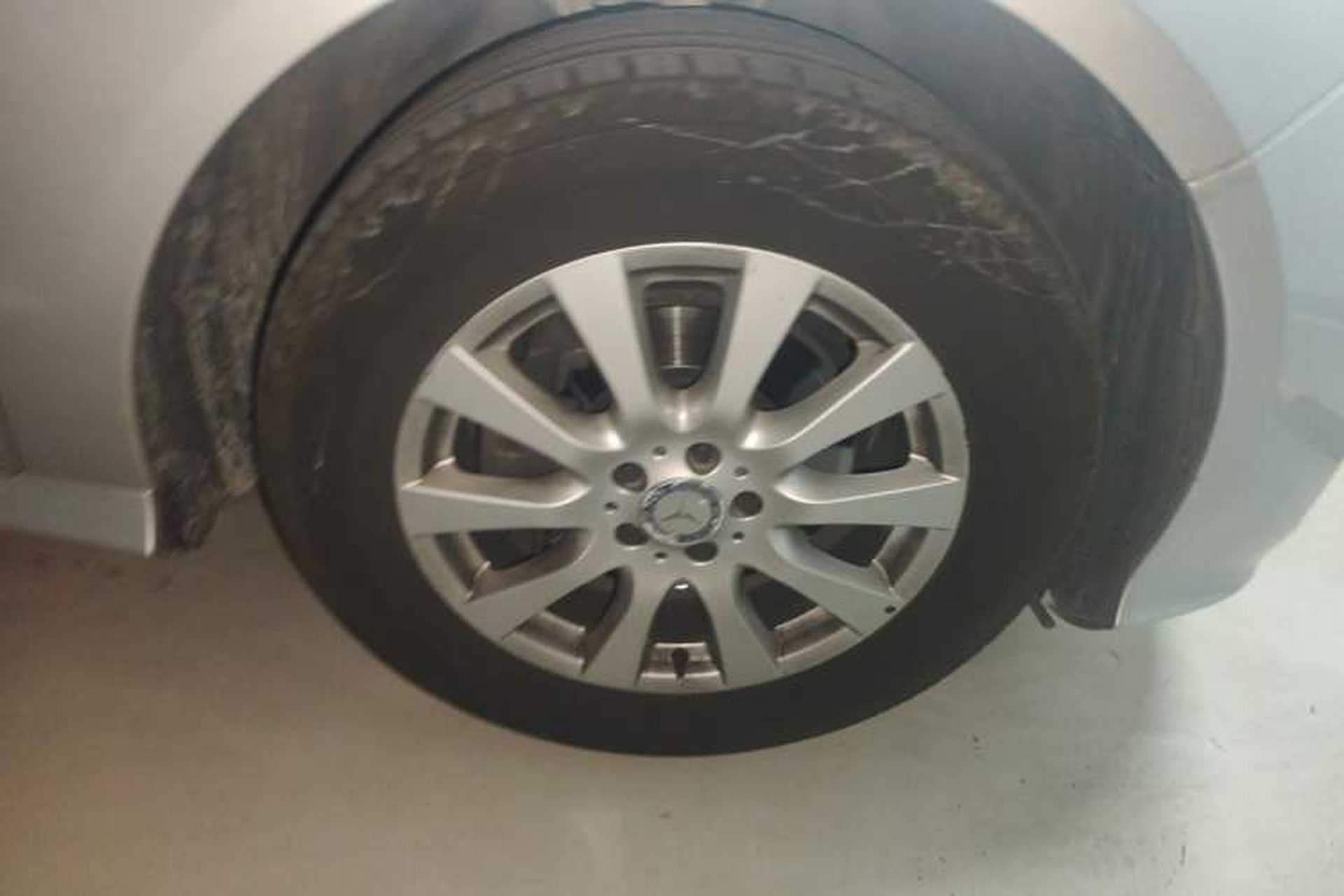 Used Mercedes-Benz R-Class 2014 R 320 4MATIC Business Model Right Front Wheel Hub