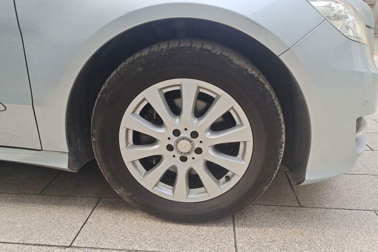 Used Mercedes-Benz R-Class 2014 R 320 4MATIC Business Model Right Front Wheel Hub