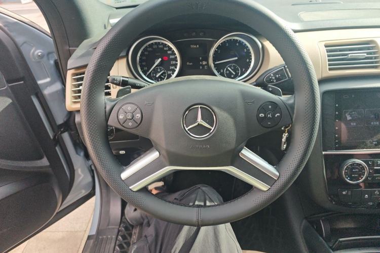 Used Mercedes-Benz R-Class 2014 R 400 4MATIC Business Model Steering Wheel