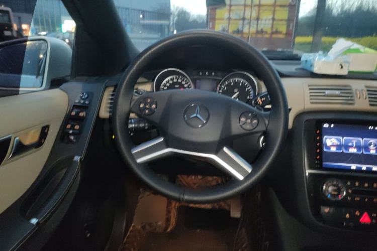 Used Mercedes-Benz R-Class 2014 R 400 4MATIC Business Model Steering Wheel