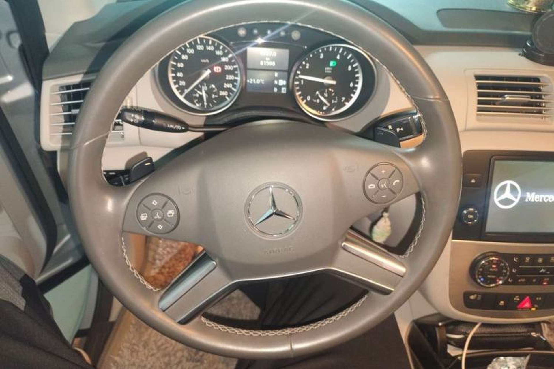 Used Mercedes-Benz R-Class 2014 R 320 4MATIC Business Model Steering Wheel