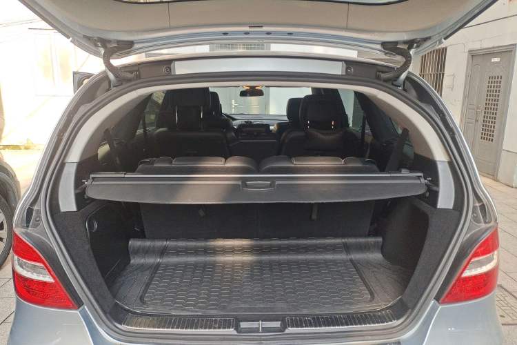 Used Mercedes-Benz R-Class 2014 R 320 4MATIC Business Model Trunk