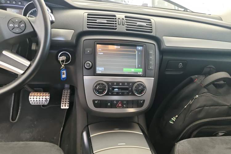 Used Mercedes-Benz R-Class 2014 R 320 4MATIC Business Model Audio And AC Panel